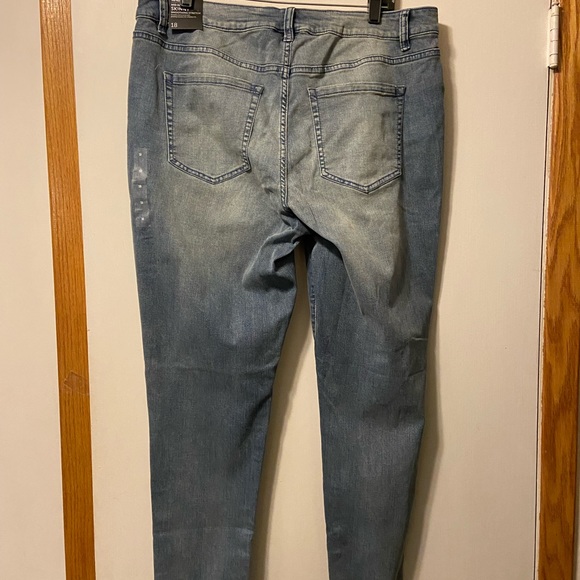 Lane Bryant Venezia skinny jean with patches - Picture 4 of 5